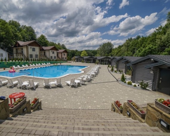 Как отопить базу отдыха с открытым бассейном?